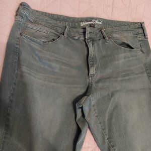 Women's Size 18/34R Mid-Rise Skinny Jean (Green)